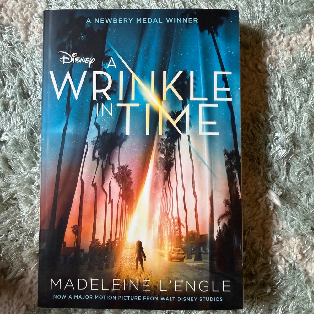 A Wrinkle in Time Madeleine‎ LEngle Paperback Disney Movie Tie In Newbery